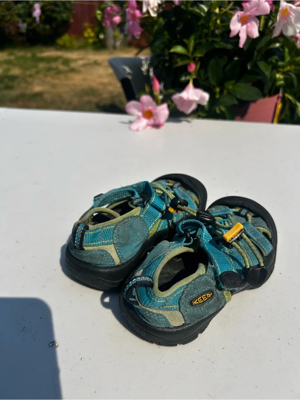 KEEN Kids Toddler Boy’s Teal Multi Outdoor water shoes Sandals Size 10C